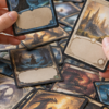 MTGの日本語版と英語版が混ざった束を売る前の仕分け